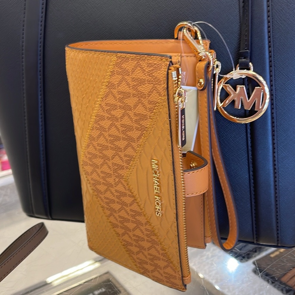 MICHAEL KORS JST LG DOUBLE ZIP WRISTLET WALLET PHONE HOLDER 
Cider Multi 
NWT